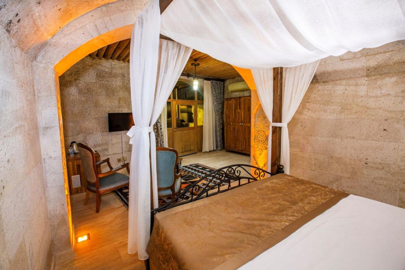 Caldera Cave Hotel 4*
