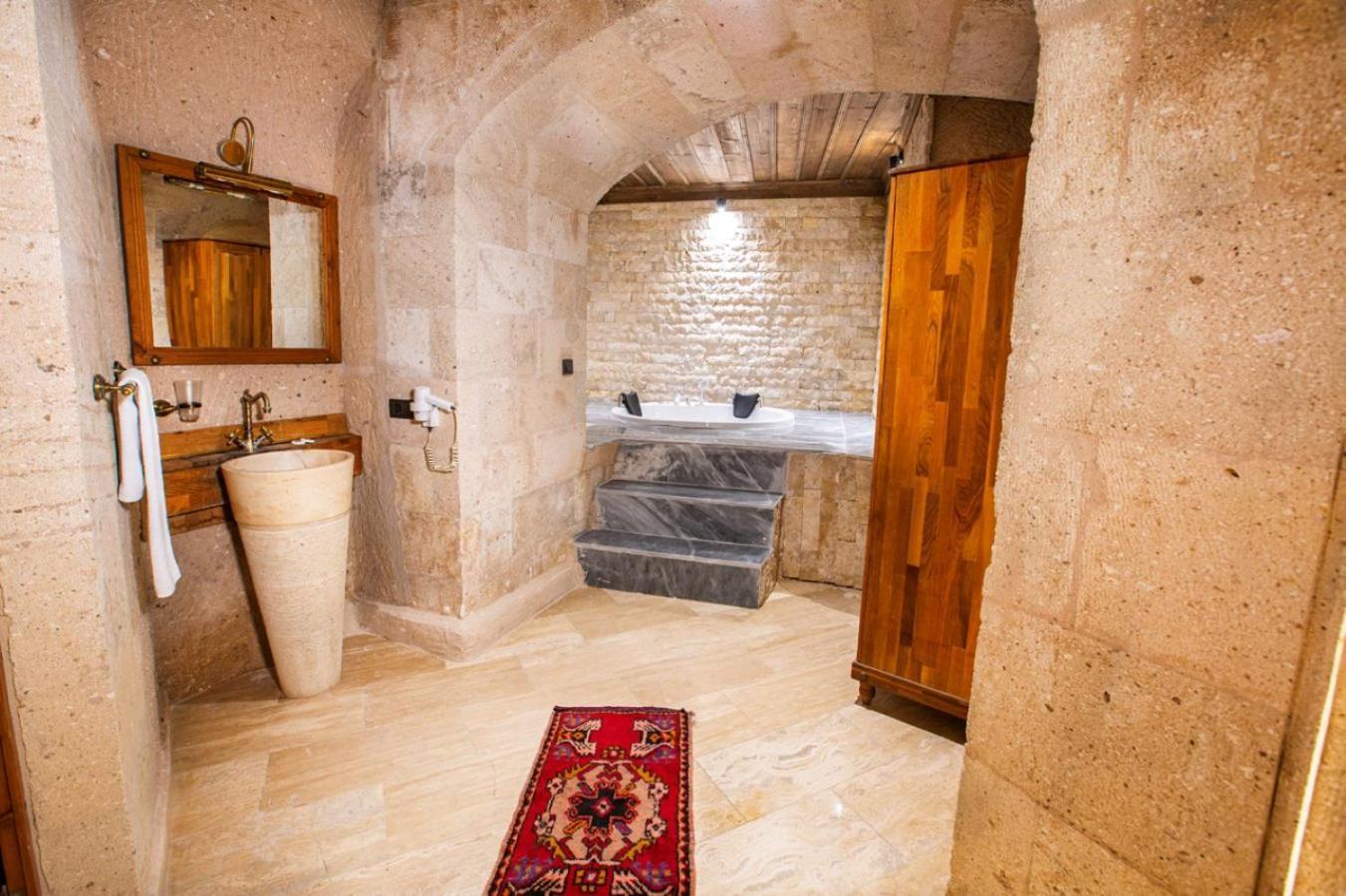 Caldera Cave Hotel 4*