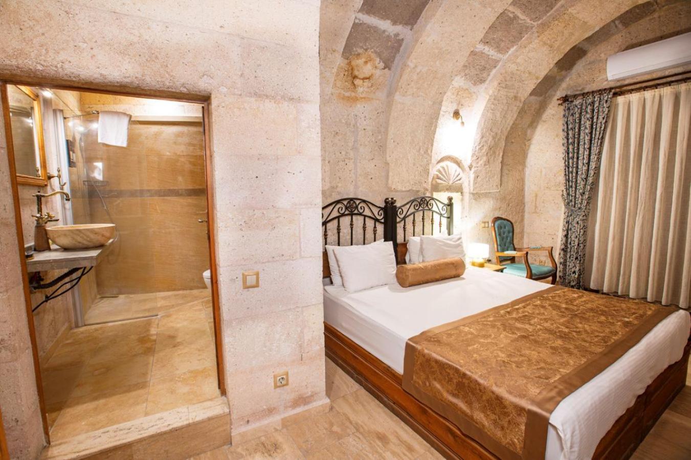 Hotel Caldera Cave 4*
