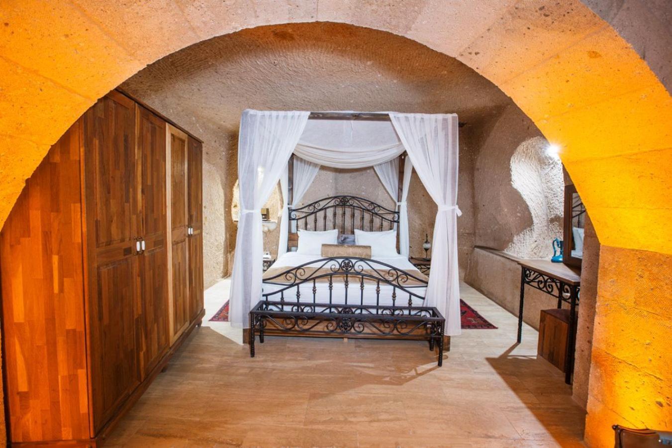 Caldera Cave Hotel