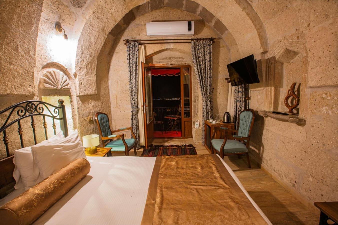 Caldera Cave Hotel 4*