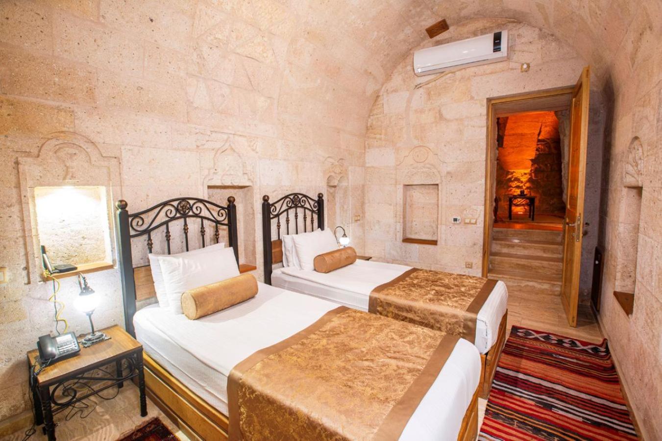 Caldera Cave Hotel